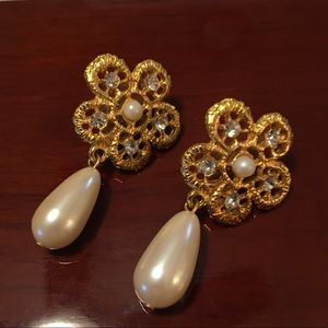 ❌🛑SOLD🛑❌Pearl & Crystal Stone Flower Dangle Earrings
